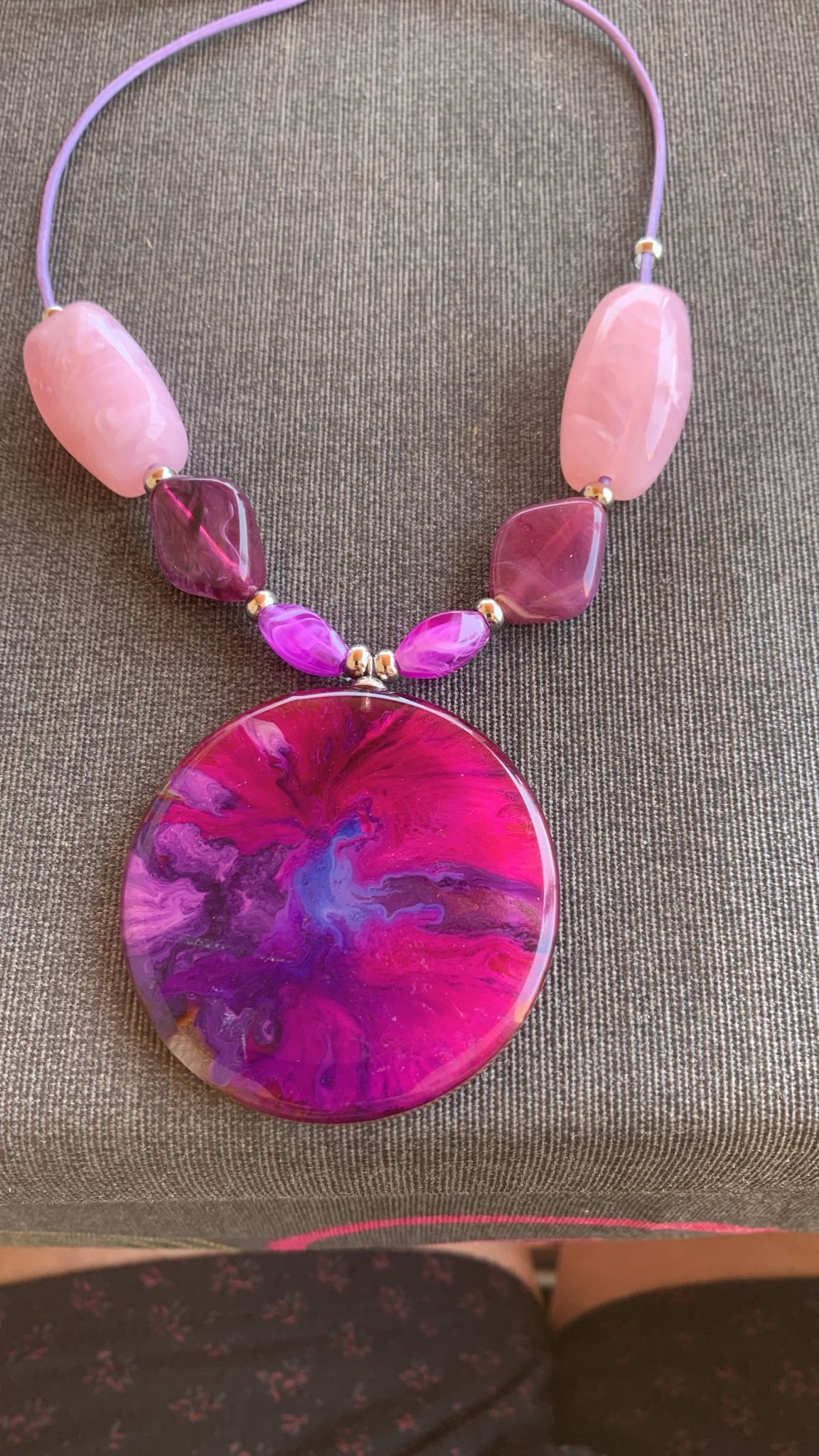 Imagen 2 de 8: Collares de resina artesanales