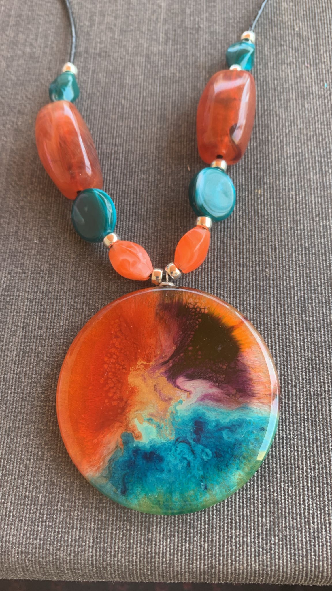 Imagen 7 de 8: Collares de resina artesanales