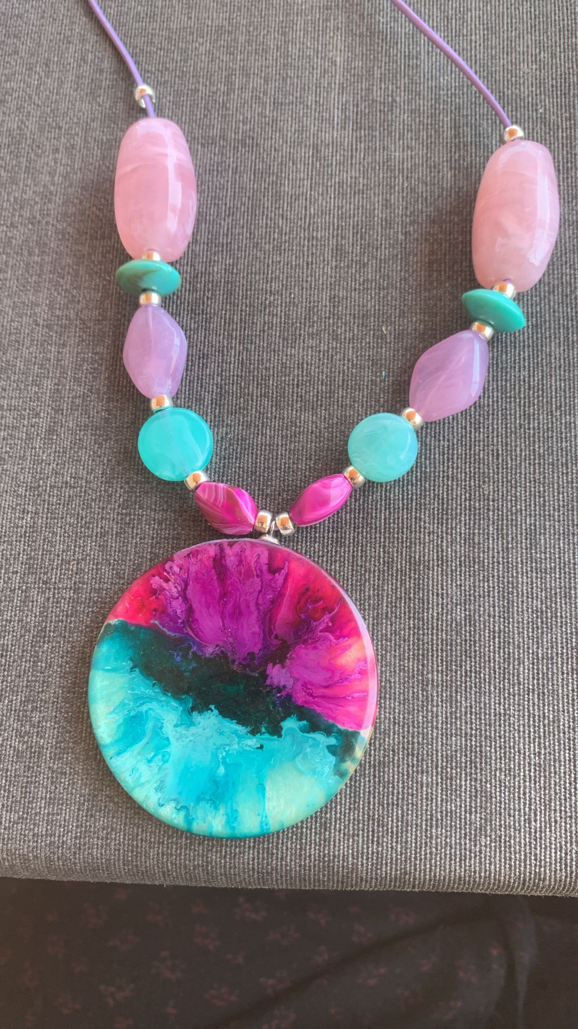 Imagen 3 de 8: Collares de resina artesanales