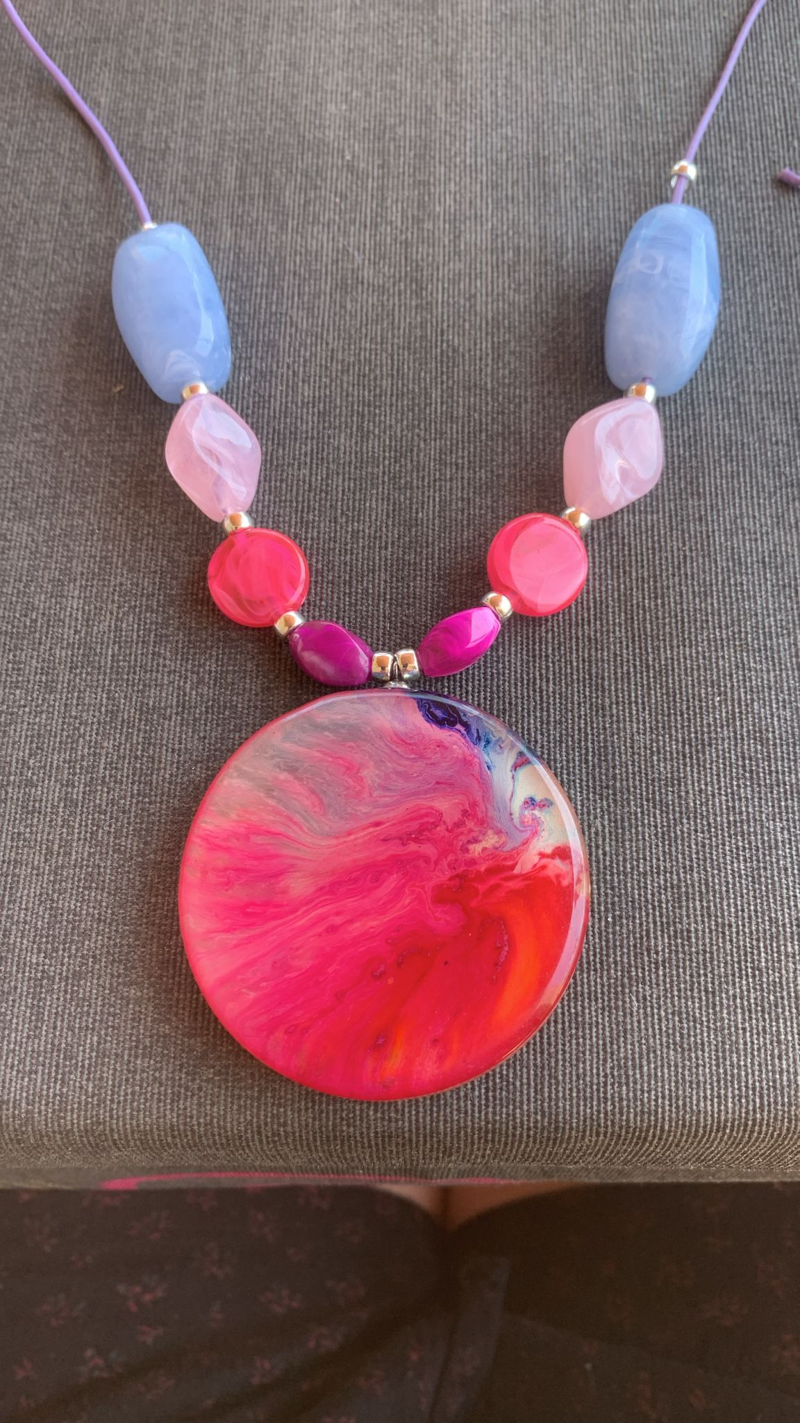 Imagen 6 de 8: Collares de resina artesanales